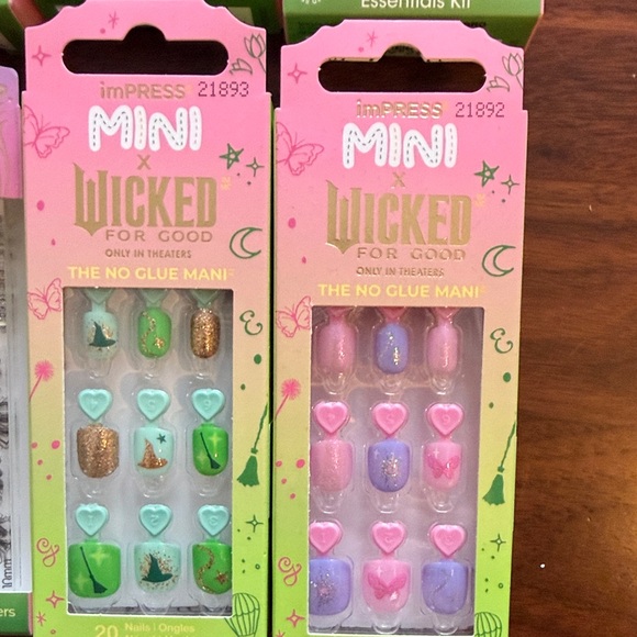 Kiss Falscara Wicked Lash and Nail Set - Green, Pink, Black - Picture 2 of 5